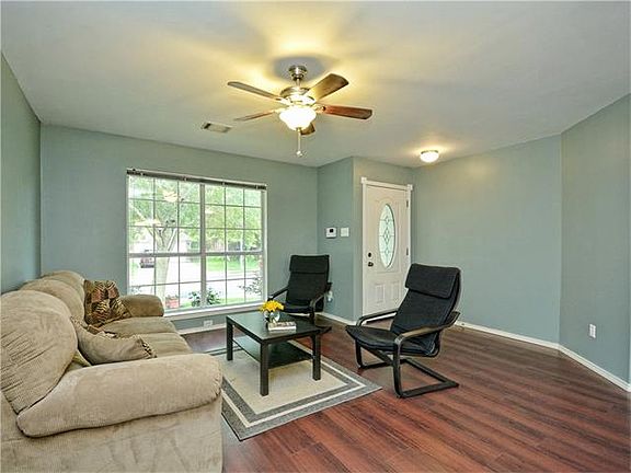 3rd image of 1112 Blue Fox Dr