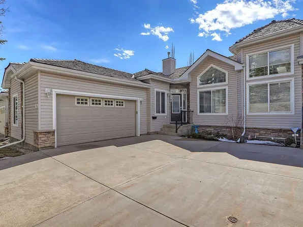 439 N Rocky Vista Gdns NW, Calgary, AB T3G 5V1