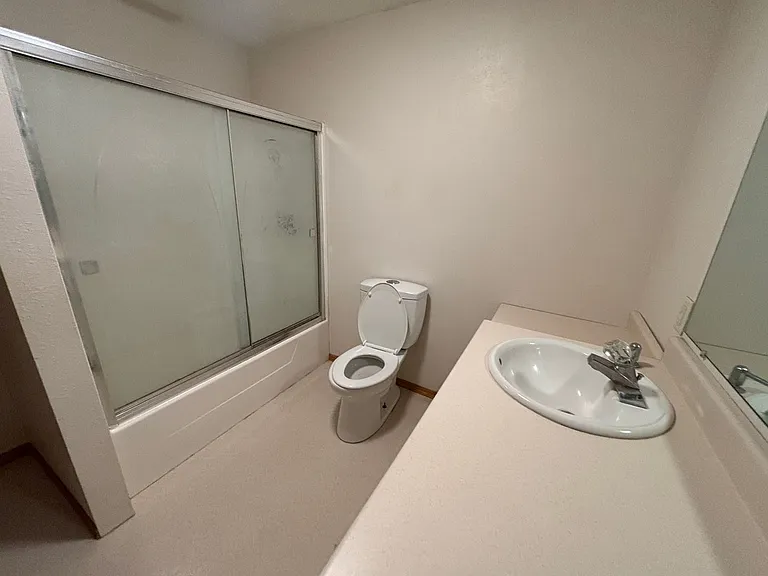 119 E Maple St — Photo 6