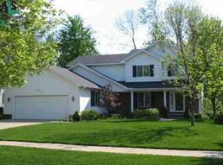 2411 S Woodbourne Dr, Waterford, MI
