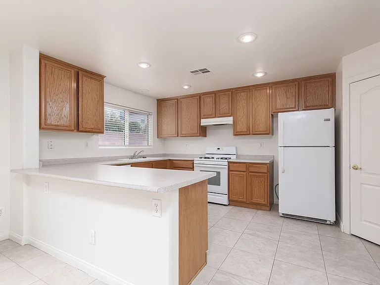 275 Calvino Ave — Photo 11