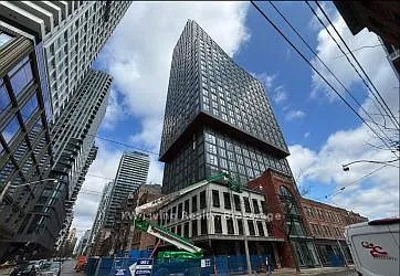 100 Queen St E #1009