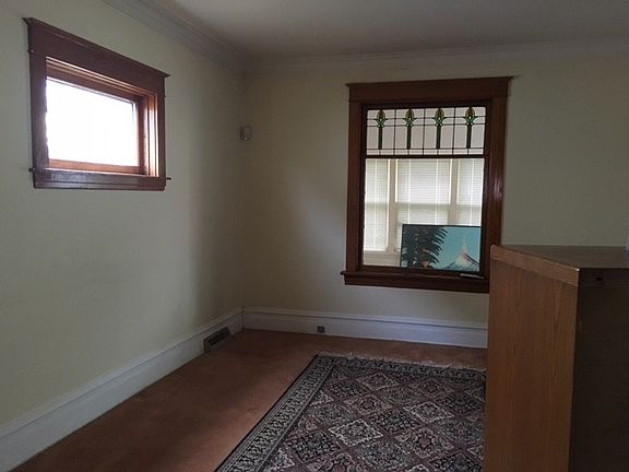 4th image of 607 N 8th Ave