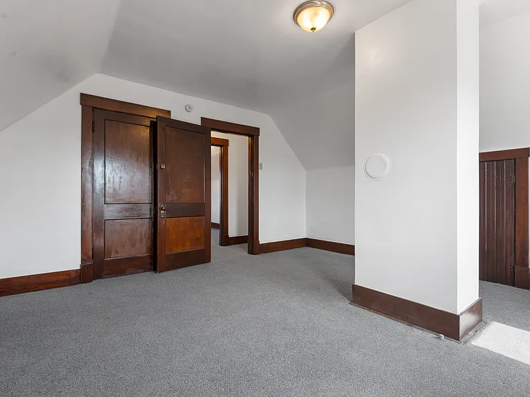 326 Anthony St — Photo 21