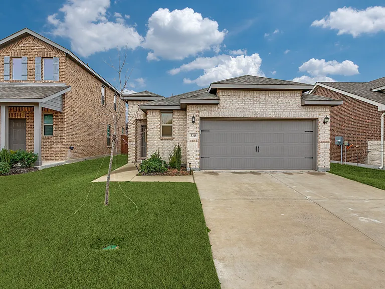 3315 Celestial Ln — Photo 1