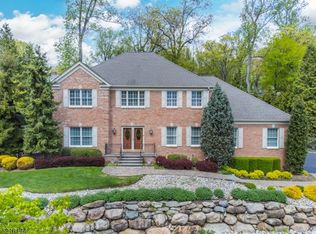 5 Kosakowski Dr, Morris Plains, NJ