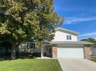 1511 Sunset Dr, North Platte, NE 69101