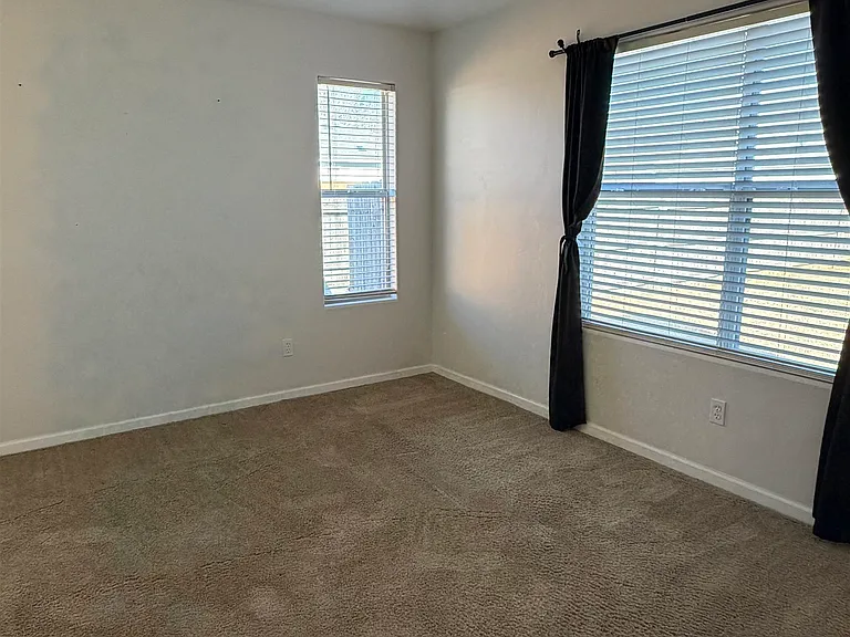 4904 Parkview Ct — Photo 11