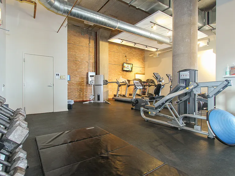 900 N Kingsbury St #800 — Photo 23