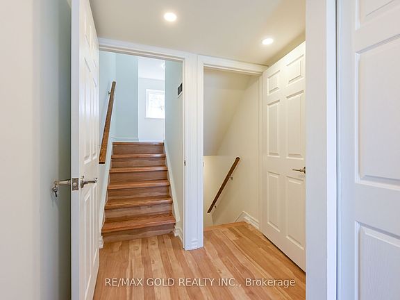 4th image of 1601 Albion Rd #266