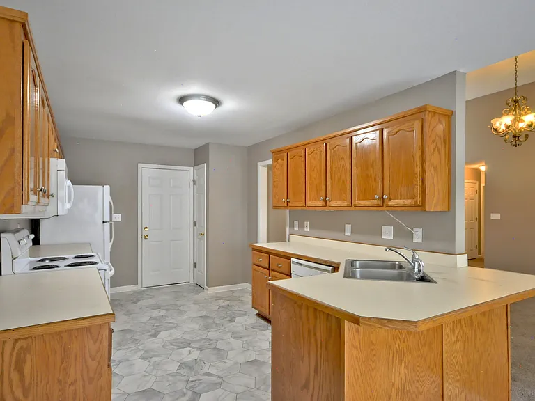 3291 S Senseney Cir — Photo 12