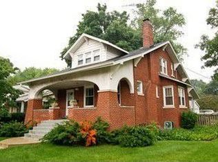 824 W Roosevelt Rd, Wheaton, IL 60187