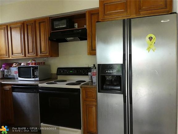 3rd image of 435 NW 30th Ter
