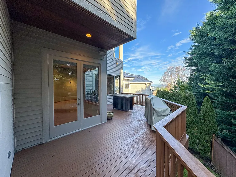 15831 SE 45th St — Photo 37