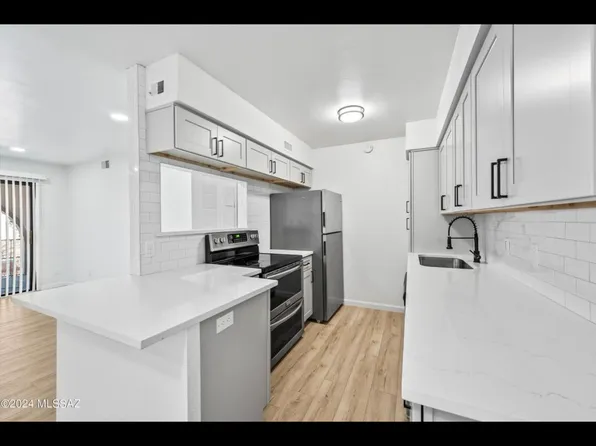 6325 N Barcelona Ln, Tucson, AZ 85704