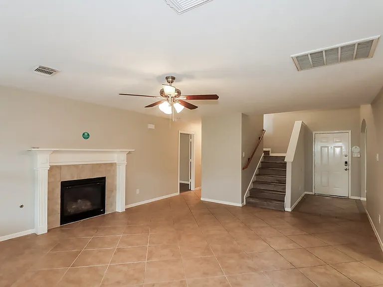 2427 Ranch Hollow Ct — Photo 6