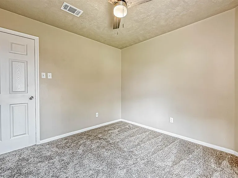2478 Woodbury St — Photo 25