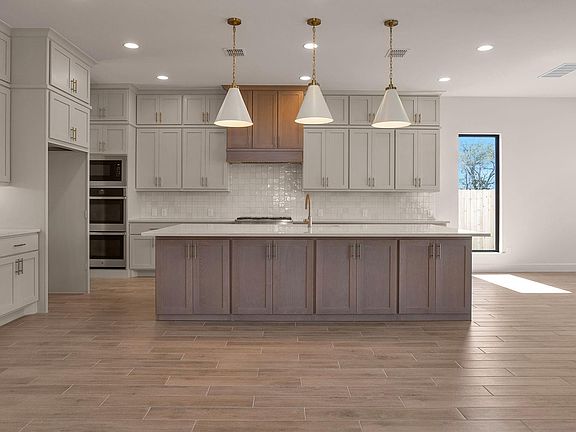 3rd image of 1527 Warm Spring Dr