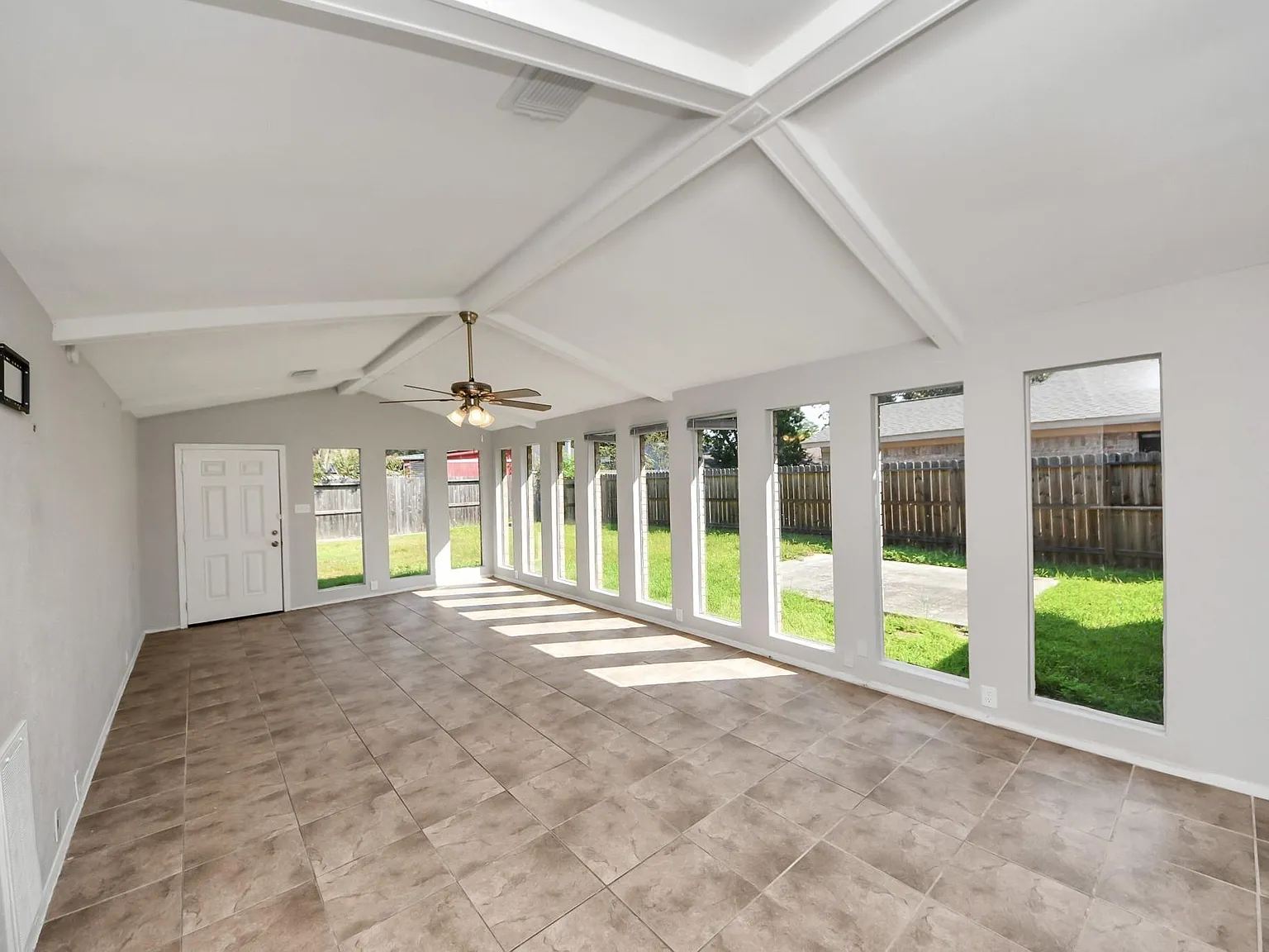 3 bed, 2.0 bath, 1815 sqft, $1,850 — Photo 4