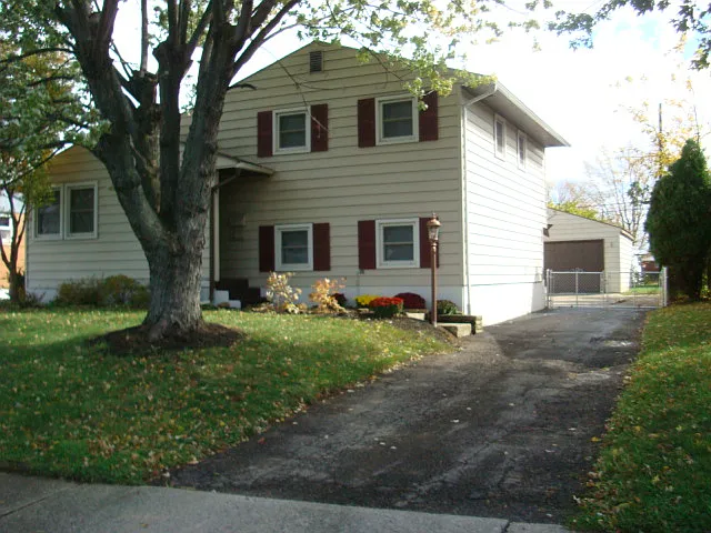 656 Glenmoor Dr photo 1