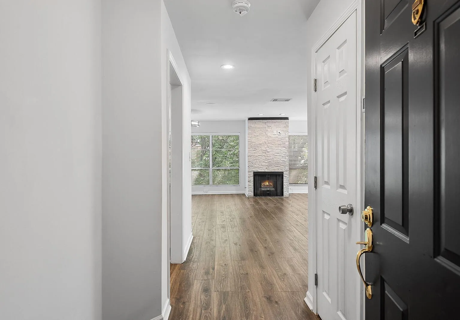 209 14th St NE — Photo 4