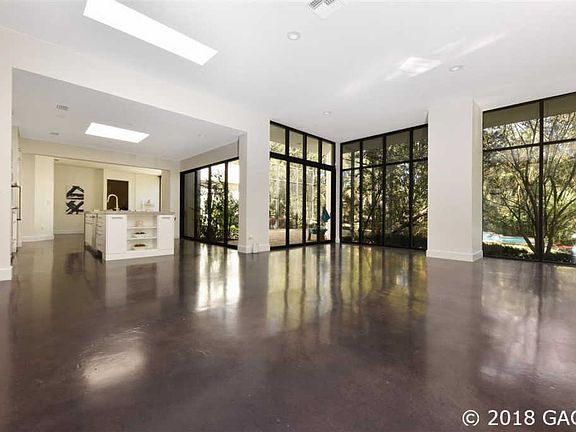 3rd image of 2711 NW 20th St
