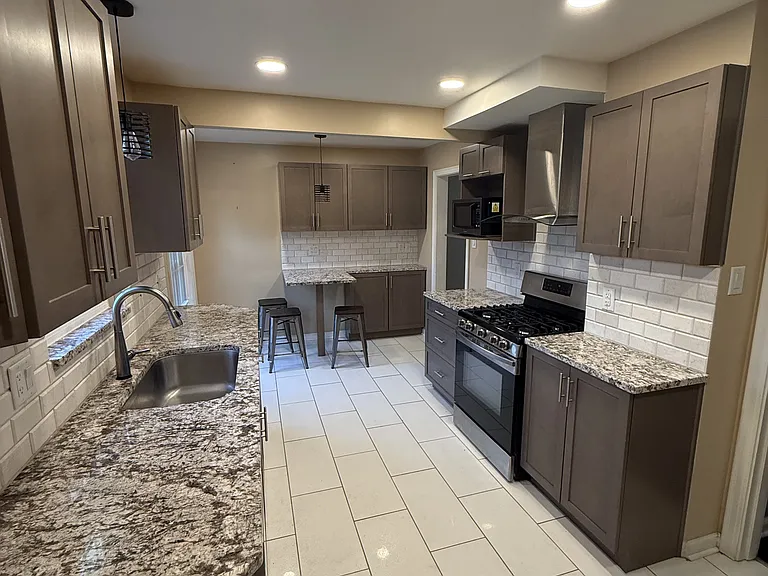 114 Newburn Dr — Photo 3