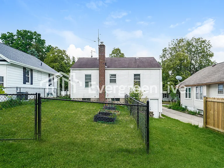 123 E Rosewood Ave — Photo 15