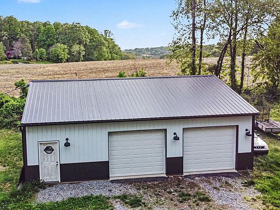 3rd image of 152 River Rd