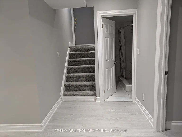 48 Imperial Cres — Photo 2