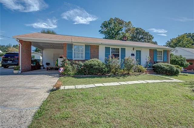 1st image of 330 Stonehaven Ln