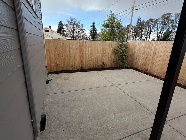 300 Seven Oaks Ln — Photo 19