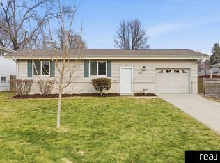 12216 Bel Dr, Omaha, NE 68144