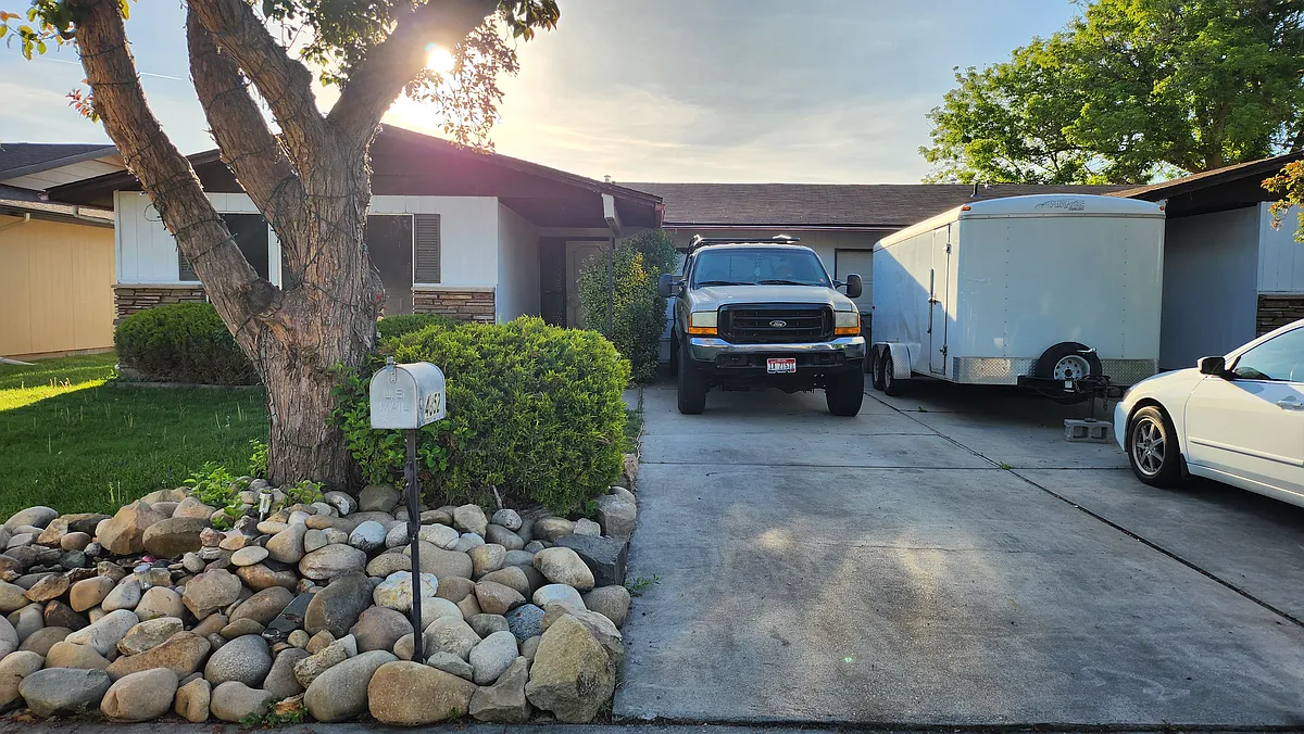 Building Photo - 4852 N Sunderland Dr