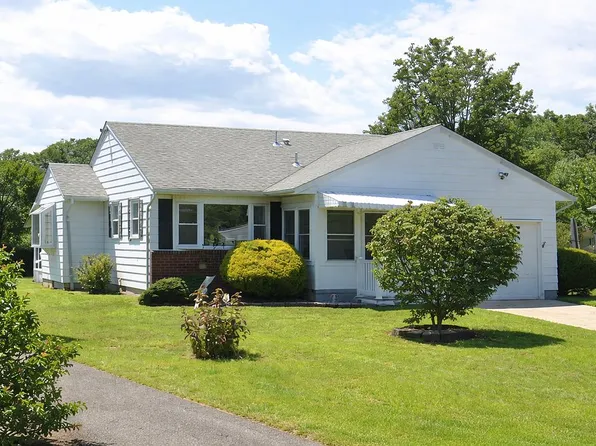 16 Acacia Row, Toms River, NJ 08755