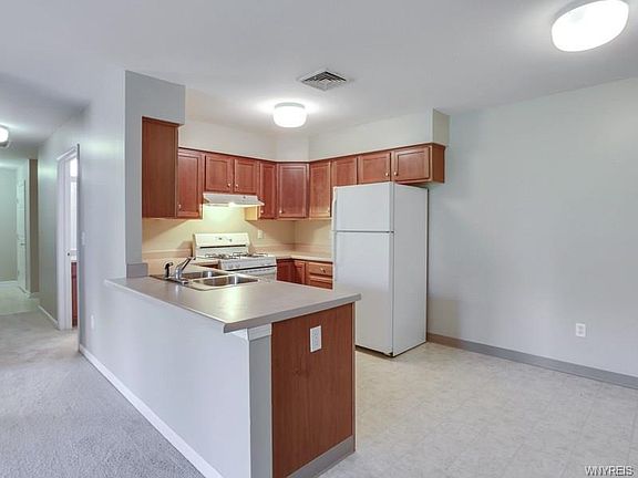 4th image of 68 Stonington Ln APT 2