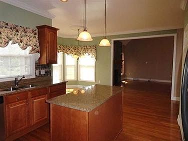 5th image of 200 Dorsay Valley Dr