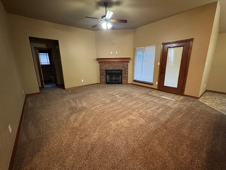 1517 NE Stonehouse Dr — Photo 2