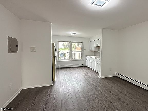 3rd image of 19 Van Rensselear St APT 8