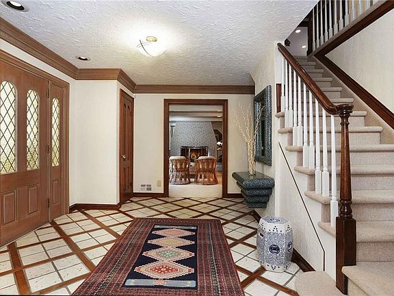 3rd image of 3 Saratoga Ct