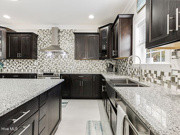 5th image of 101 SE 43rd Street