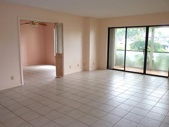 2nd image of 702 Sunny Pine Way APT H1
