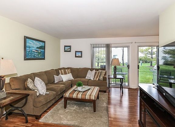 4th image of 328 Mulberry Ct APT B1