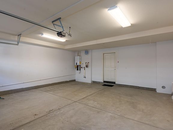 3rd image of 992 Los Angeles Ave #104