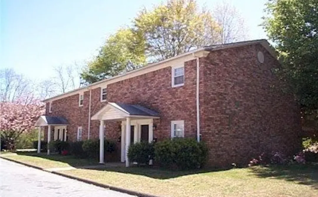 2 bed, 1100 sqft, $1,586 — Photo 2