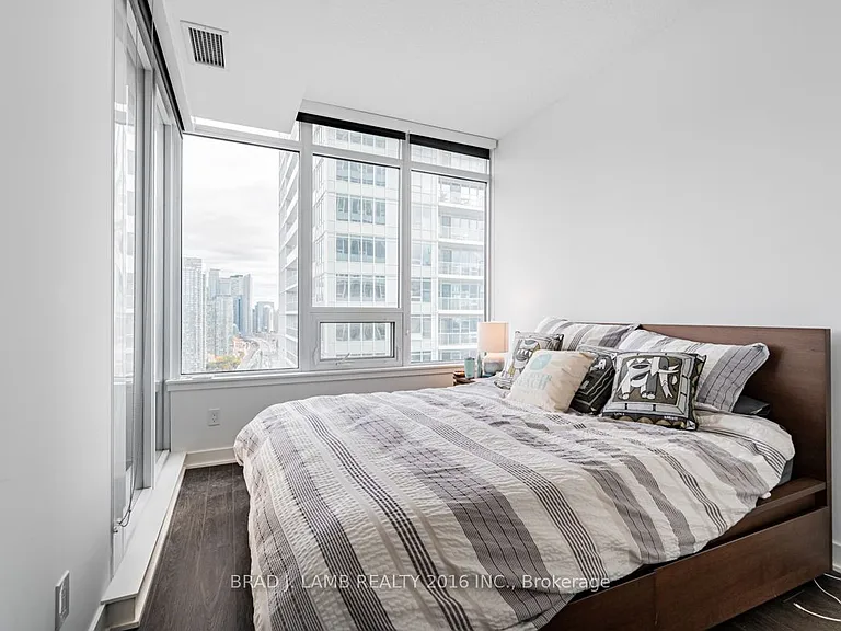 19 Bathurst St #3208 — Photo 11