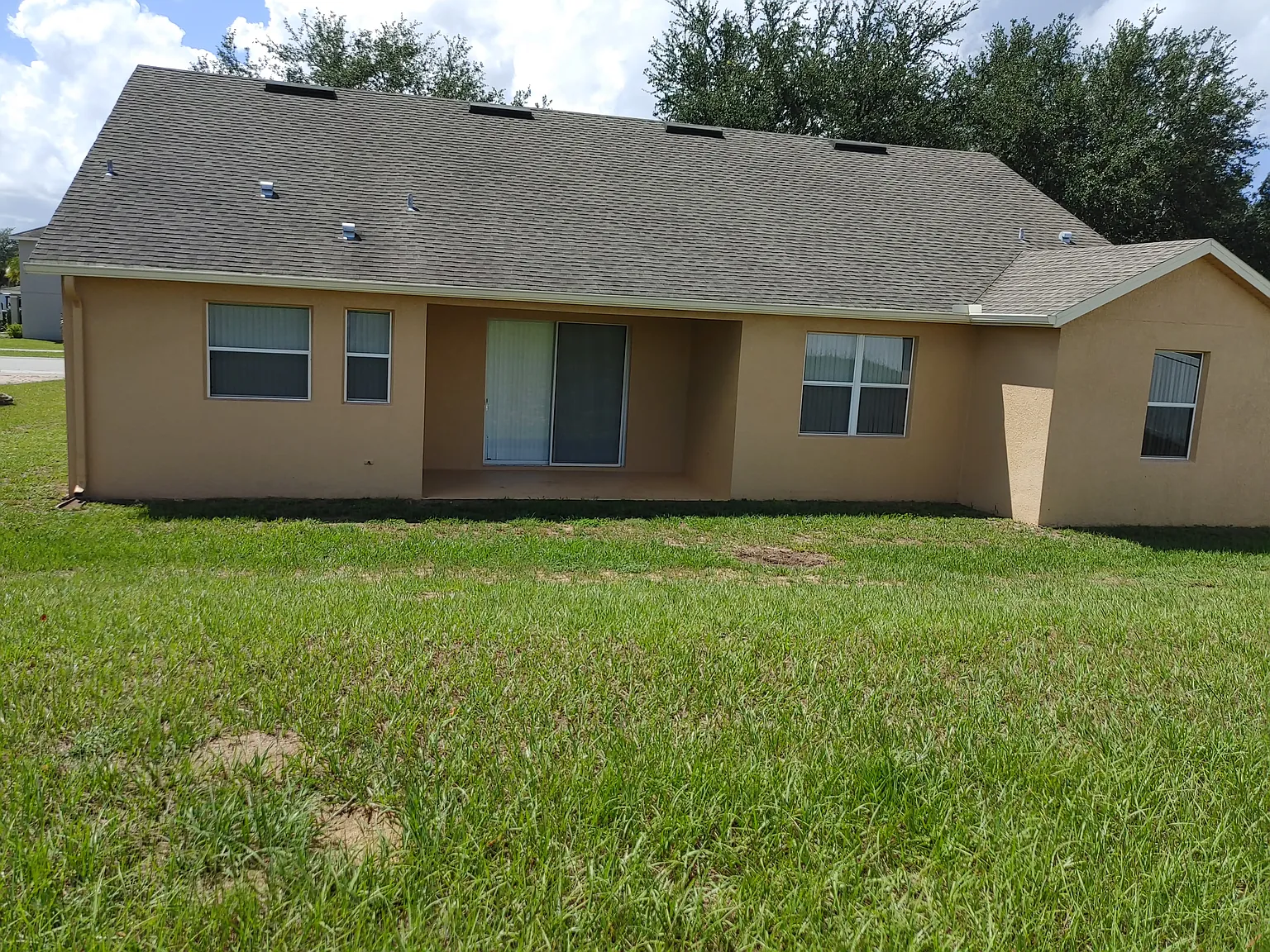 4 bed, 2076 sqft, $2,300 — Photo 3