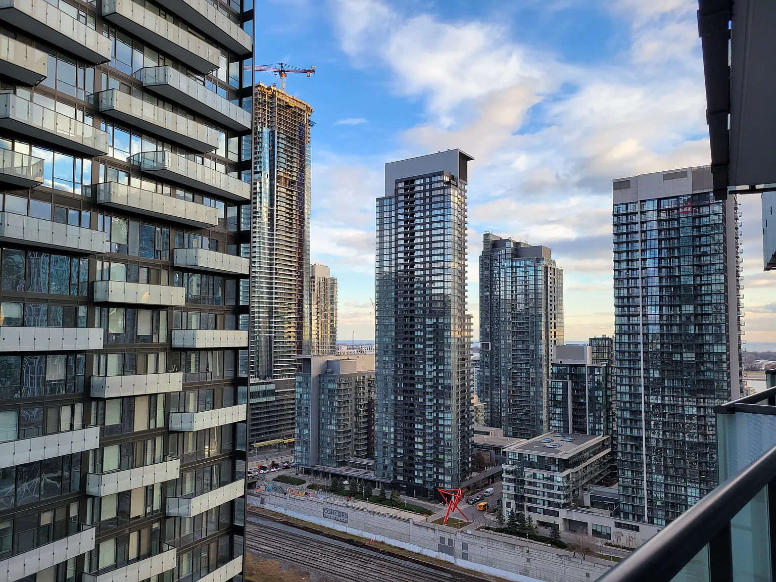 480 Front St W 1+Den Luxurious Condo Rentals: Your Gateway to Upscale Living in Down Town #Toronto — Photo 2