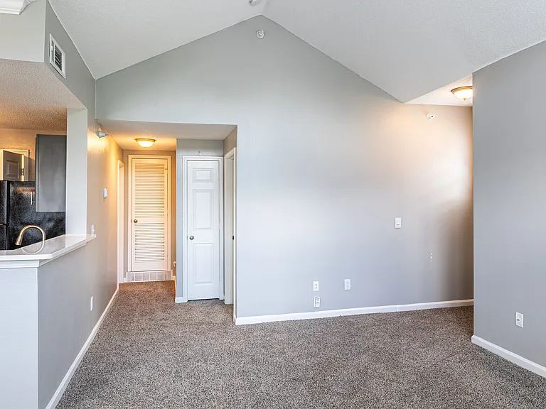 Pinnacle Pointe — Photo 17