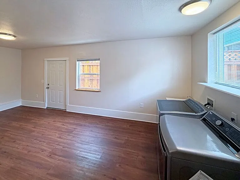 544 W 20th Ave — Photo 14